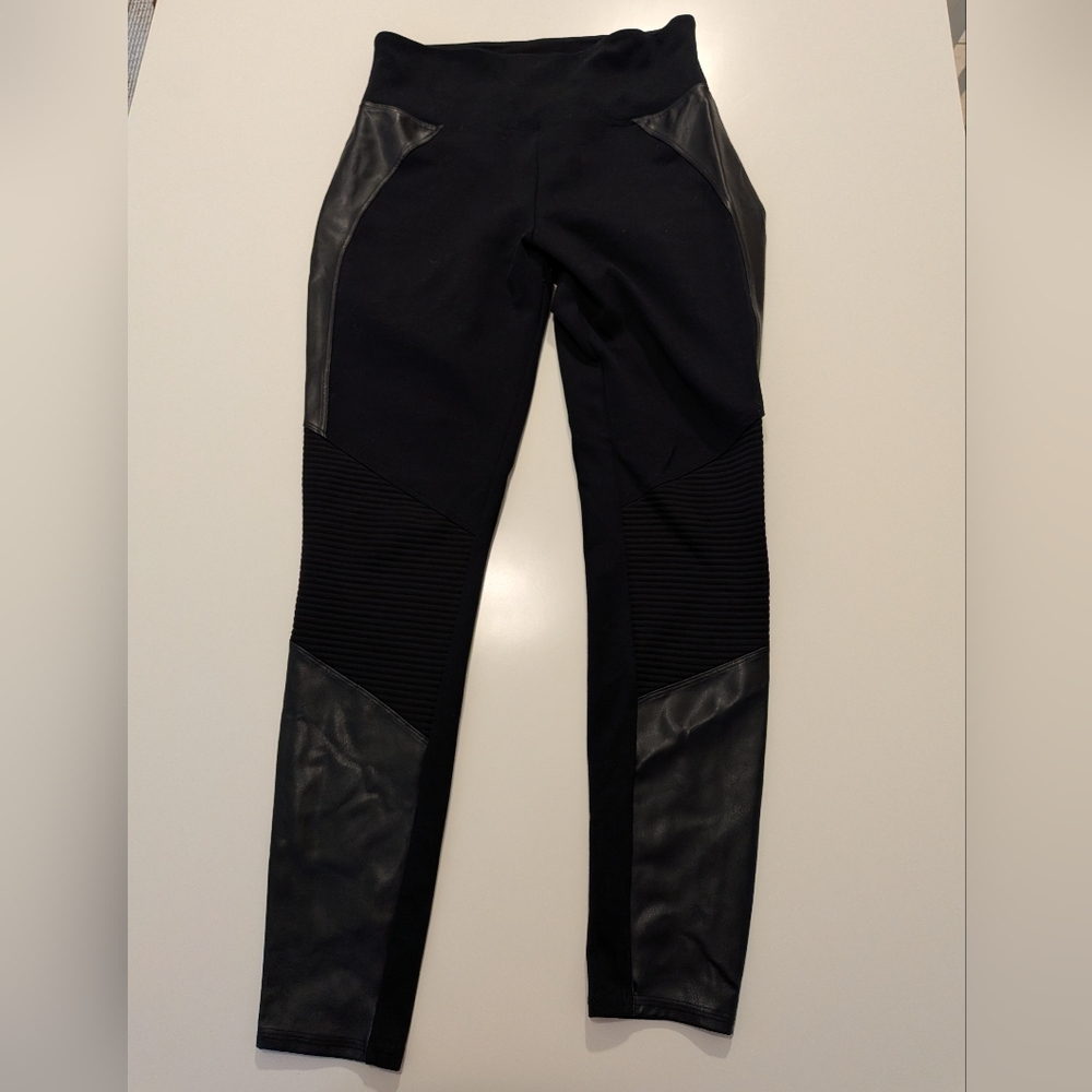 Assets by Spanx Black Moto Leggings Faux Leather Panel Ribbed Knee Size Large‎